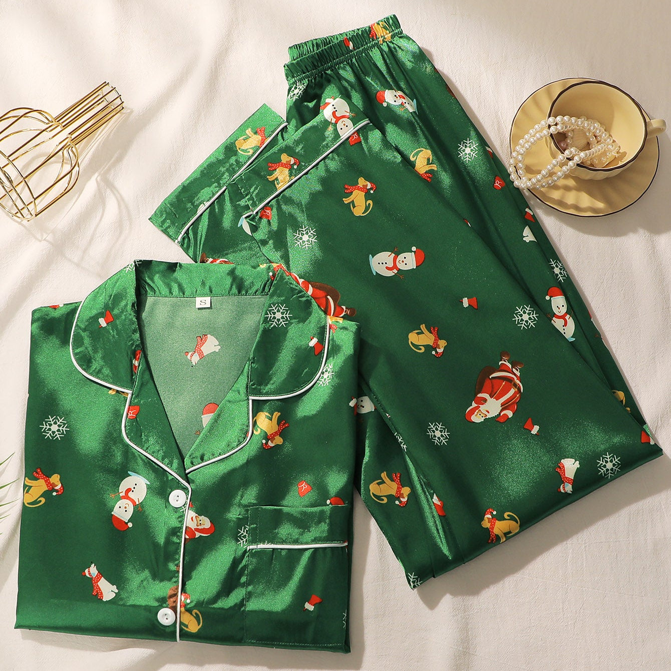 Women loungewear green printed Christmas pajama set